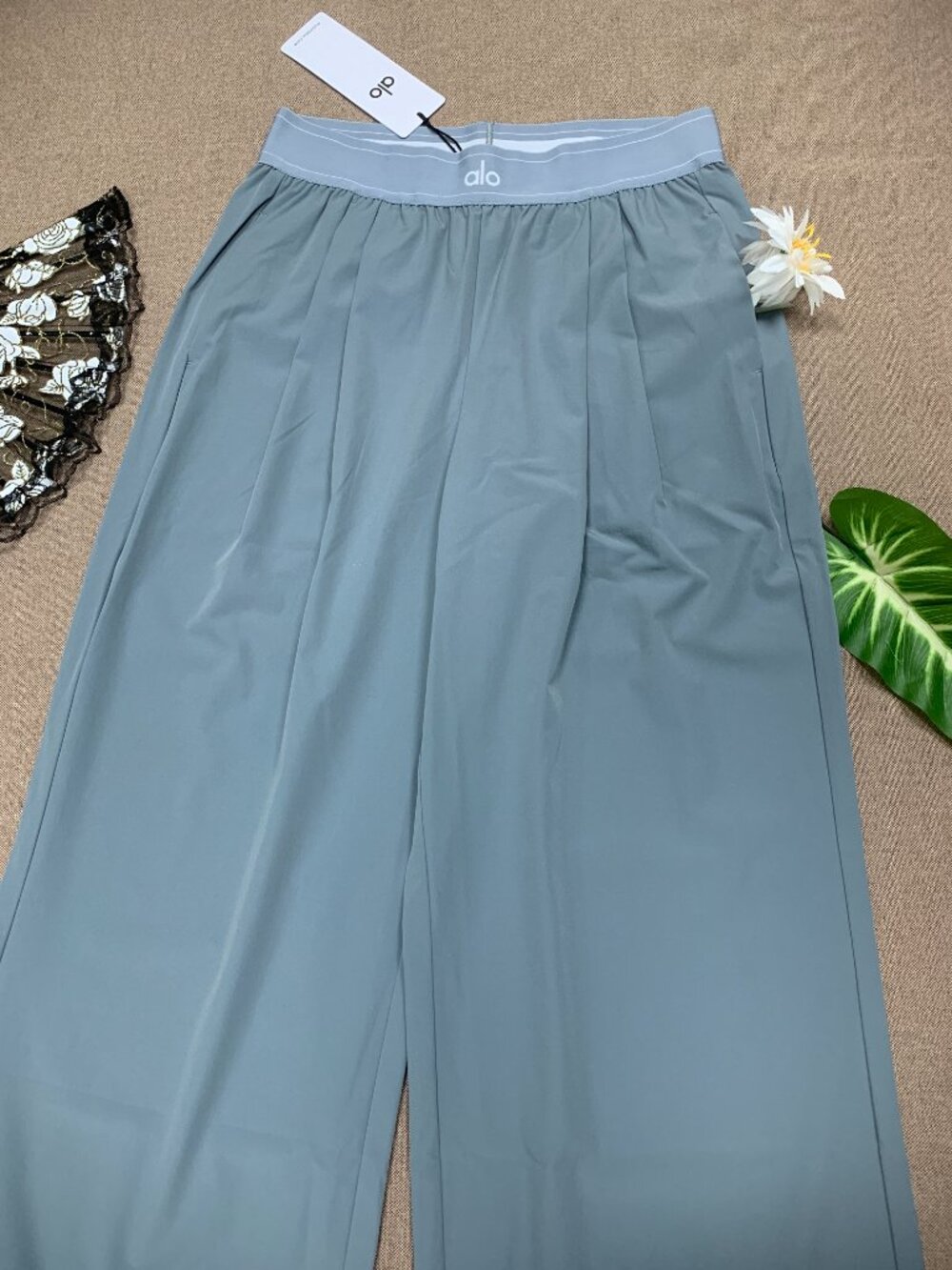 NWT ALO Yoga Steel Grey Suit Up Trouser 30" Inseam (Regular)๐ฉโ๐ผ - Picture 6 of 7
